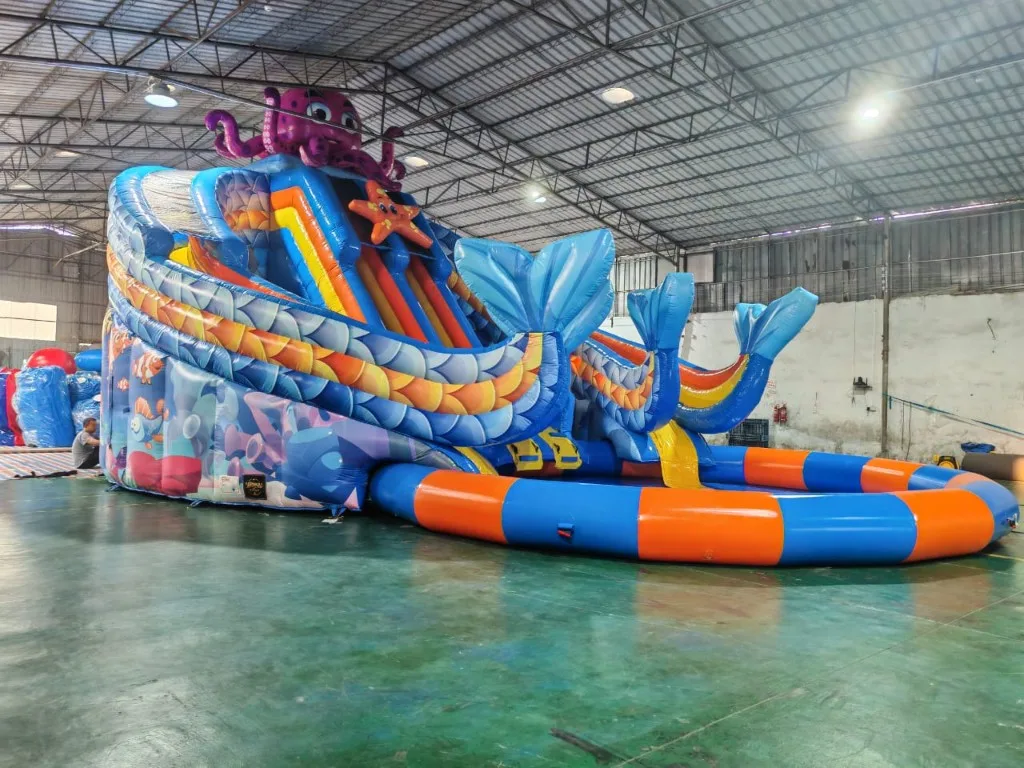 Inflable pulpo con piscina y toboganes para eventos en Antofagasta